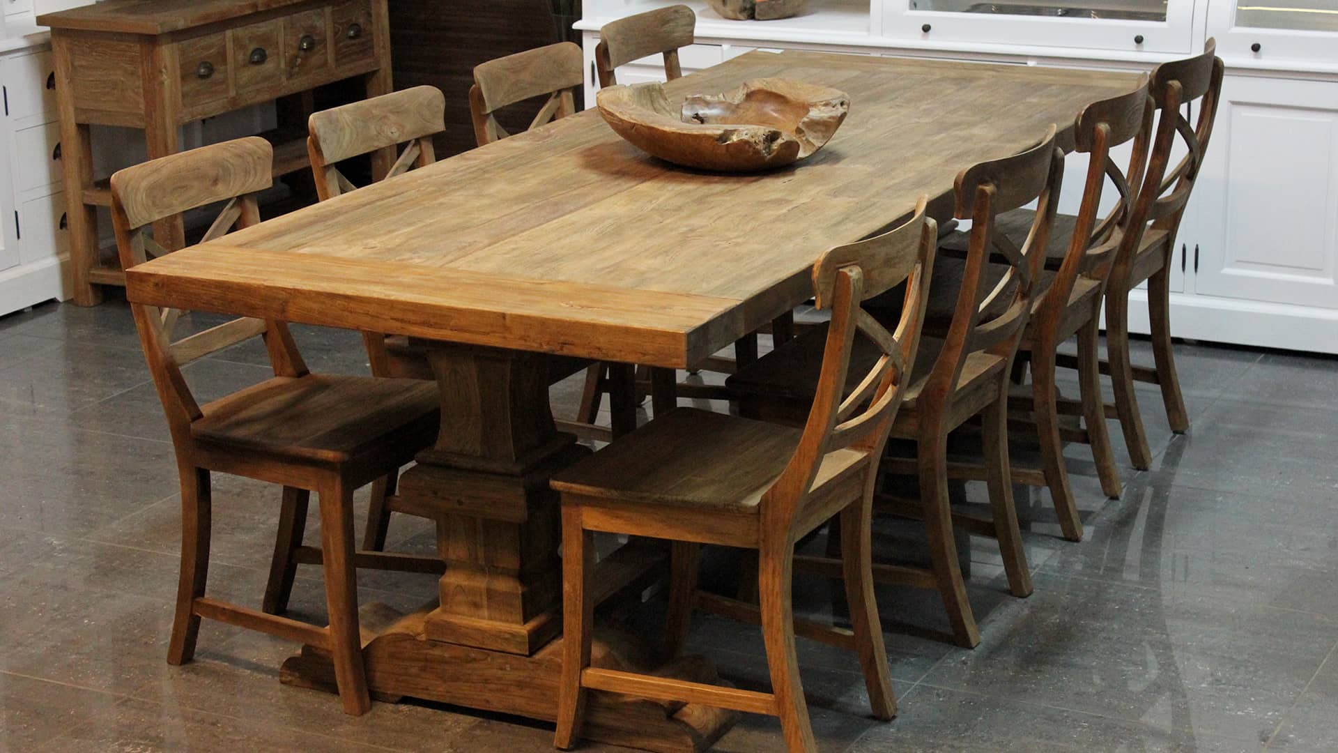 Teakhouten eetkamertafel landelijke stijl.