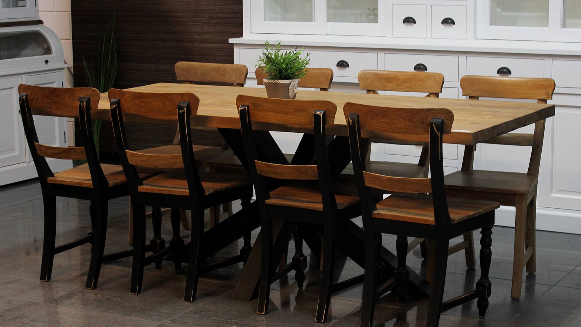 Exclusieve tafel in massief teakhout, verschillende afmetingen.
